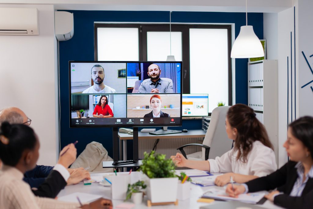 Comunicação interna por videoconferência