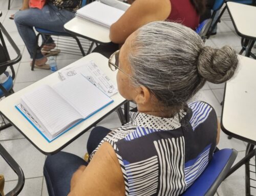 Jovens e adultos do Programa de Alfabetização recebem certificado de conclusão de curso