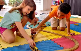 Brincado na Casa Escola