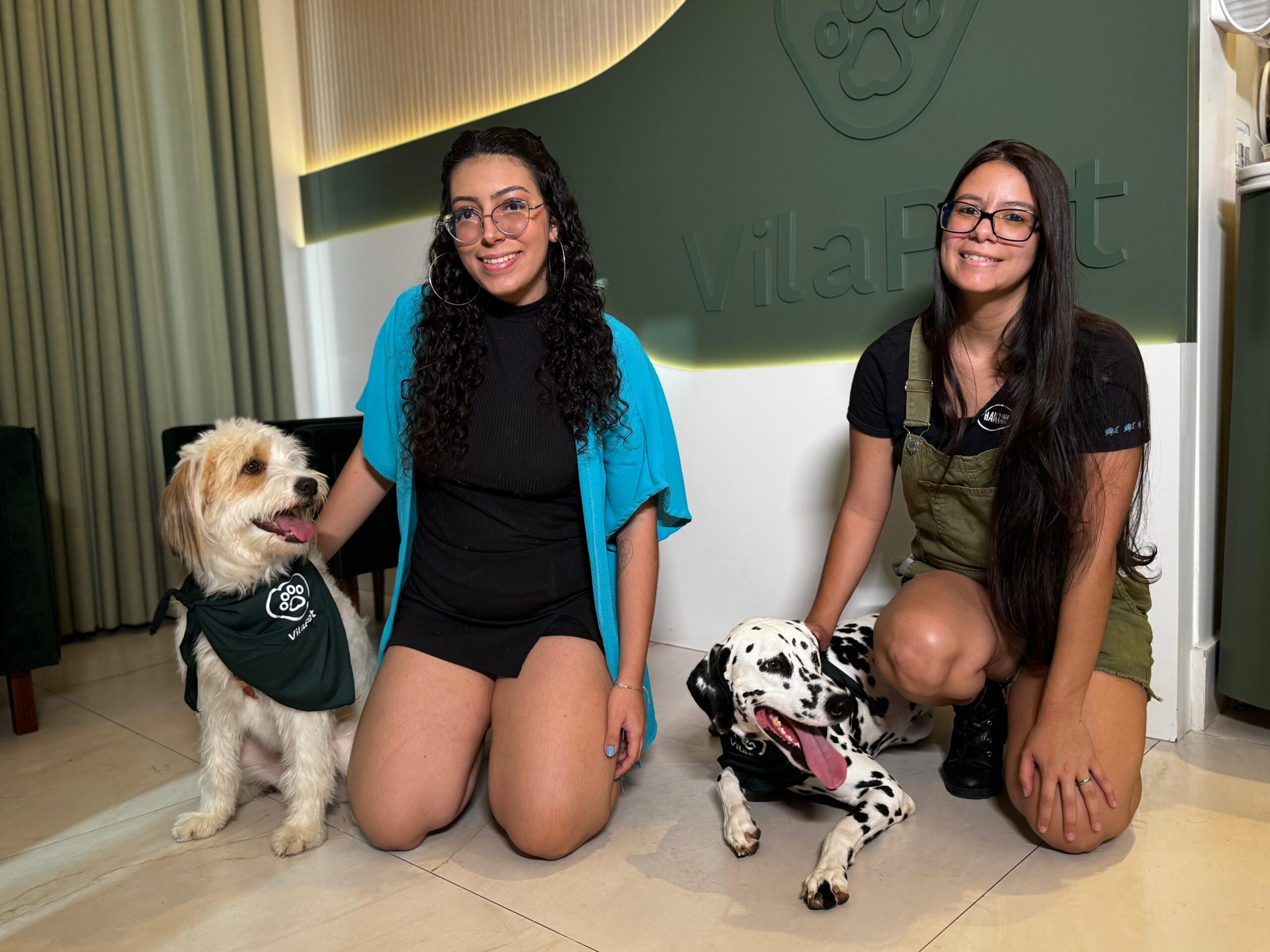 Bruna (primeira da direita pra esquerda) e Bárbara participaram da primeira edição do Vila Pet Convida Divulgação