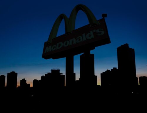 Arcos Dorados celebra marco de mais de 96% de energia renovável em suas operações