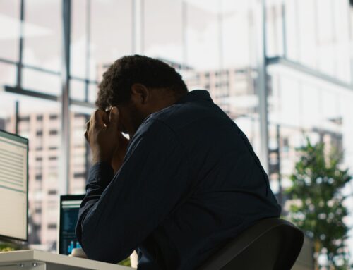 NR-1 passa a valer nesta terça (26) com novas exigências sobre saúde mental no trabalho