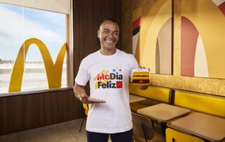O McDia Feliz 2026 será realizado no dia 22 de agosto. Durante a campanha, a renda líquida obtida com a venda de sanduíches Big Mac (isoladamente ou em tíquetes antecipados por R$21) é revertida para projetos de combate ao câncer infantojuvenil e educação, beneficiando instituições como o Instituto Ronald McDonald e o Instituto Ayrton Senna.