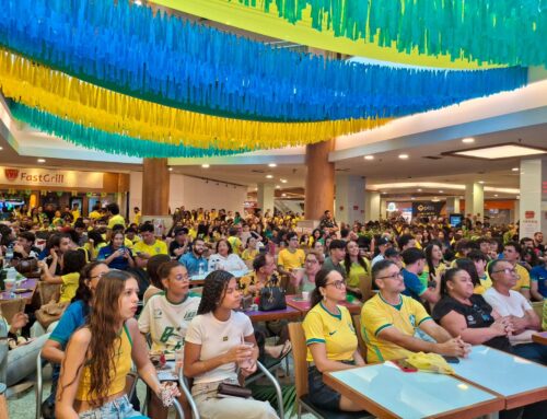 Torcida no Natal Shopping acompanha o Brasil nas oitavas de final