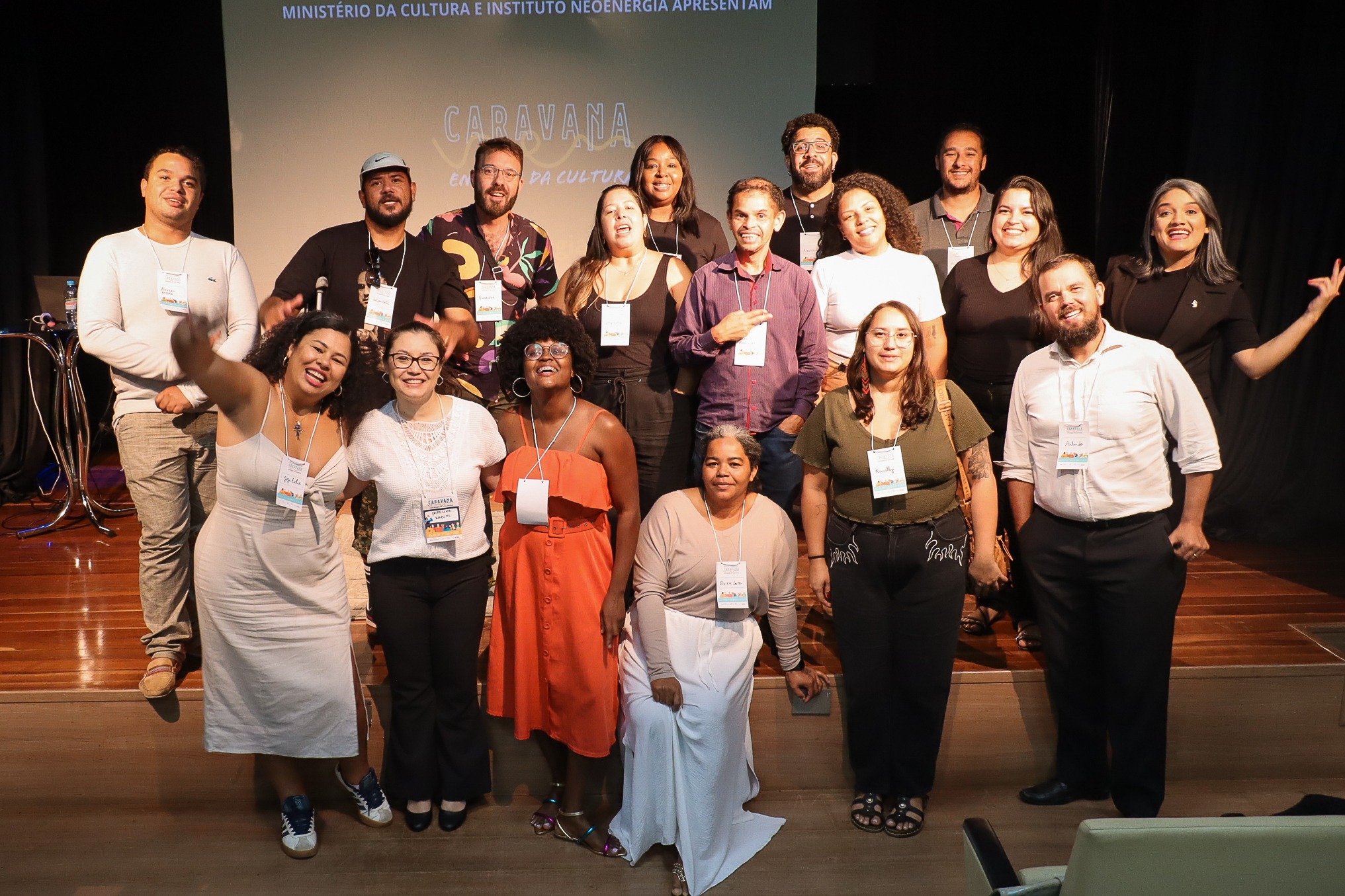 A formação é conduzida por Larissa Biasoli, coordenadora da Caravana Energia da Cultura, produtora cultural e especialista em projetos viabilizados por leis de incentivo.