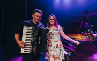 O concerto que promove um encontro imaginário entre dois dos maiores nomes da música brasileira: Chiquinha Gonzaga e Luiz Gonzaga