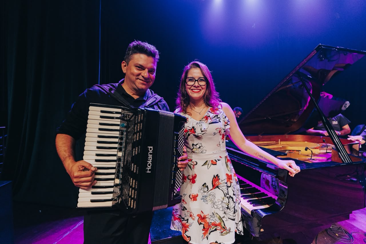 O concerto que promove um encontro imaginário entre dois dos maiores nomes da música brasileira: Chiquinha Gonzaga e Luiz Gonzaga