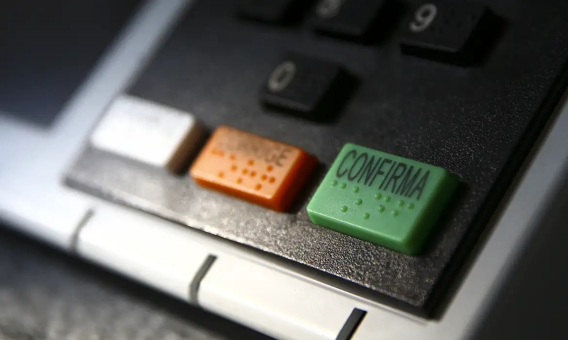 Para ajudar a esclarecer os limites da tecnologia durante o pleito de 2026, o docente de Direito Constitucional da Estácio, Francisco Nascimento, explica as regras estabelecidas pela Justiça Eleitoral e os riscos do uso irregular de IA nas Eleições 2026.