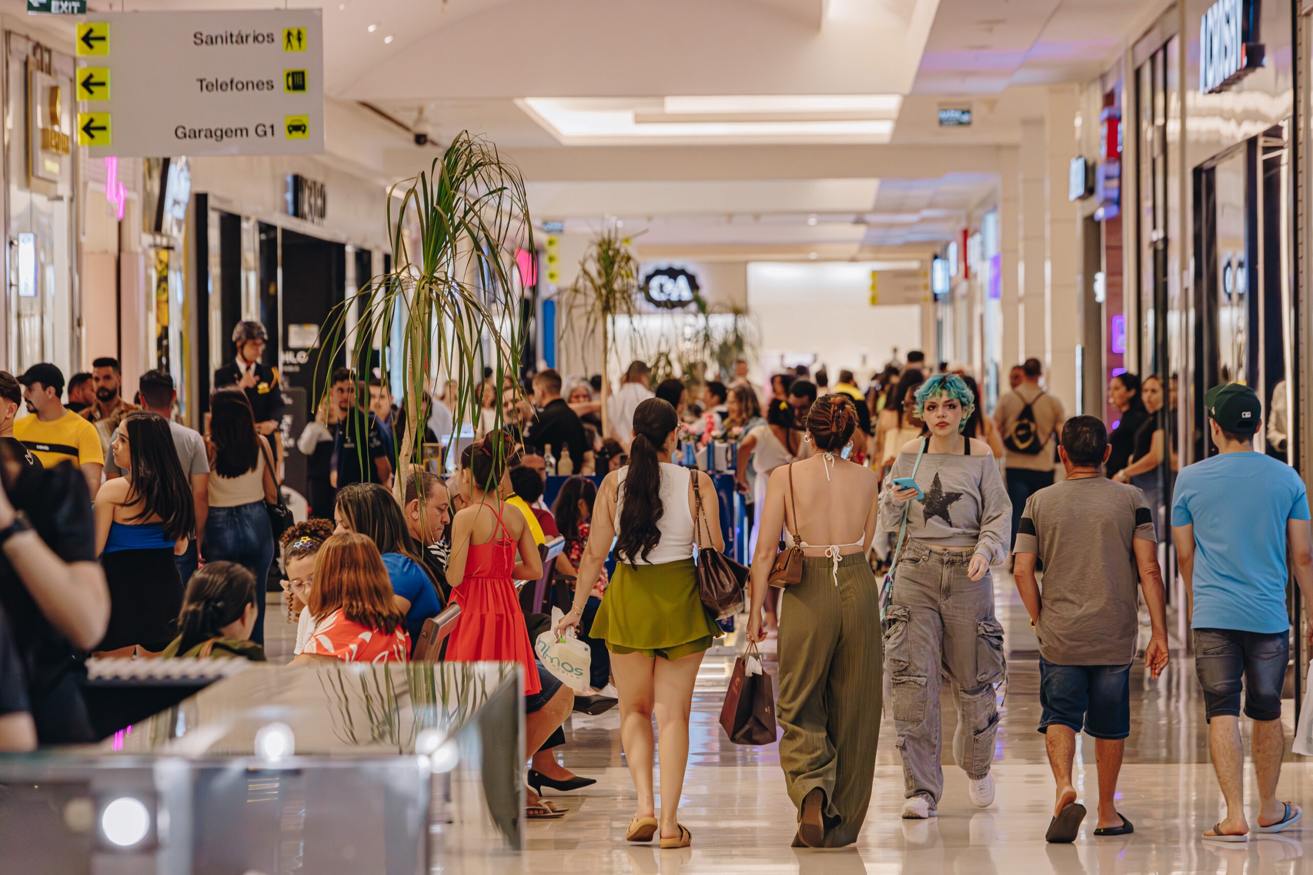 A tradicional Liquida Natal chega aos 25 anos como um verdadeiro motor da economia potiguar. No Midway Mall, marcas aderiram à campanha e oferecem até 60% de desconto, dando aos clientes mais um atrativo para aproveitar a temporada e concorrer a mais de R$ 260 mil em prêmios.