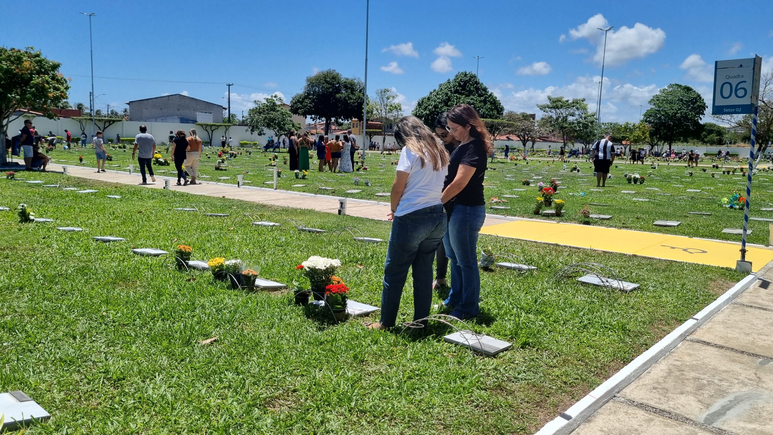 No Dia de Finados, celebrado nesta segunda-feira (2), a Empresa Vila promove o "Dia da Memória" e reúne celebrações ecumênicas junto a ação de suporte psicológico especial para acolher o público.
