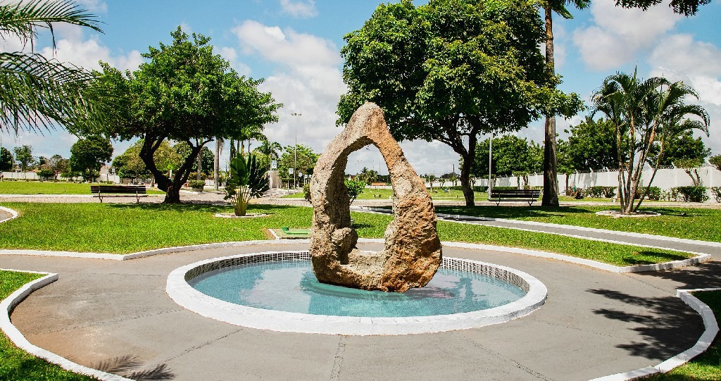 Empresa Vila – cemitérios verticais A iniciativa da Empresa Vila aposta em uma alternativa mais sustentável para o segmento funerário, com estruturas planejadas para reduzir os impactos ambientais e otimizar o uso do espaço urbano.