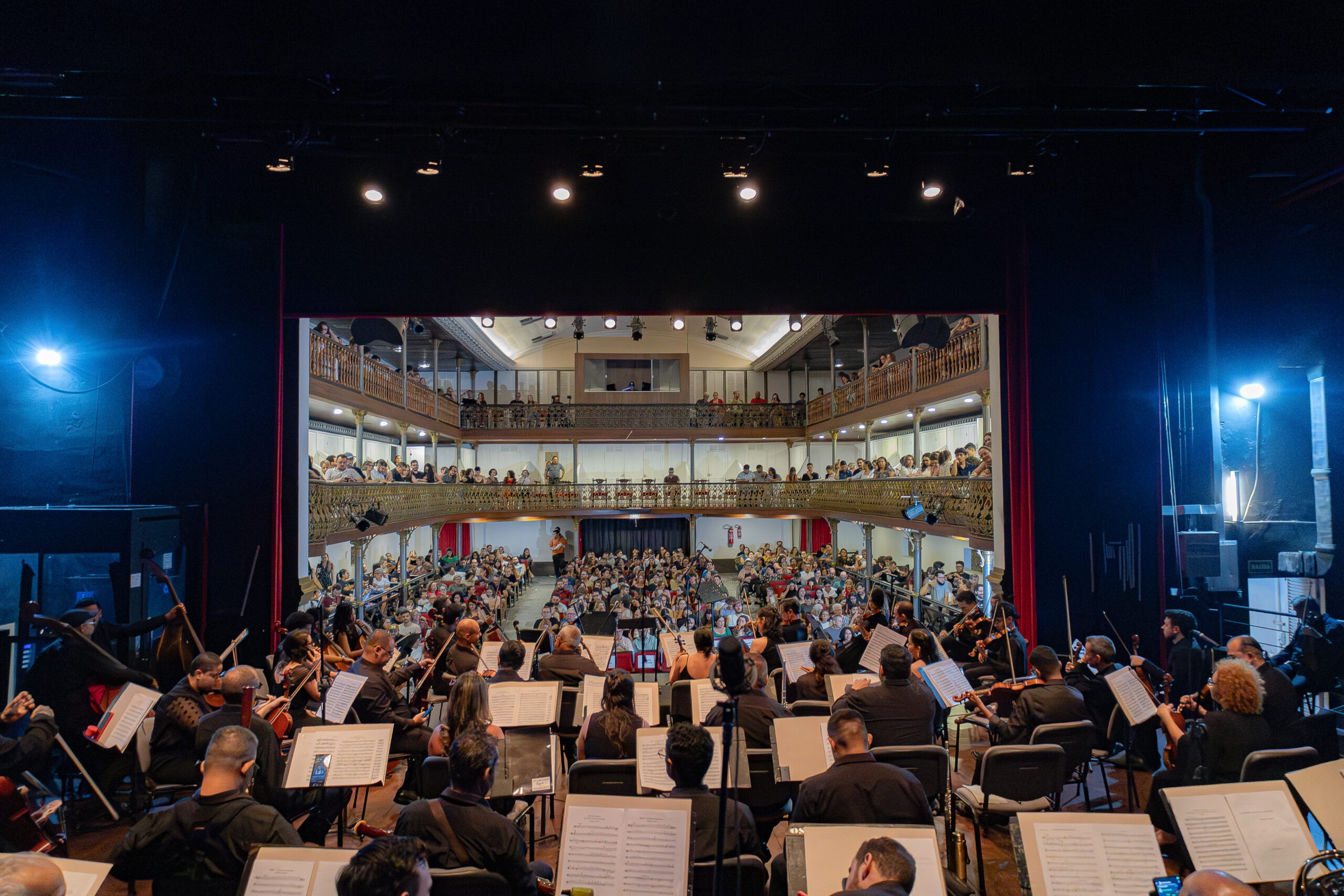 A programação inclui ainda um Ensaio Aberto, no dia do concerto, e um Concerto Didático, no dia seguinte, atividades que integram o Programa Formação, do Projeto Movimento Sinfônico, com o objetivo de aproximar jovens estudantes do universo da música de concerto e da rotina de uma orquestra profissional. A iniciativa é da MAPA Realizações Culturais, com patrocínio da Neoenergia e do Instituto Neoenergia, por meio da Lei Rouanet.
