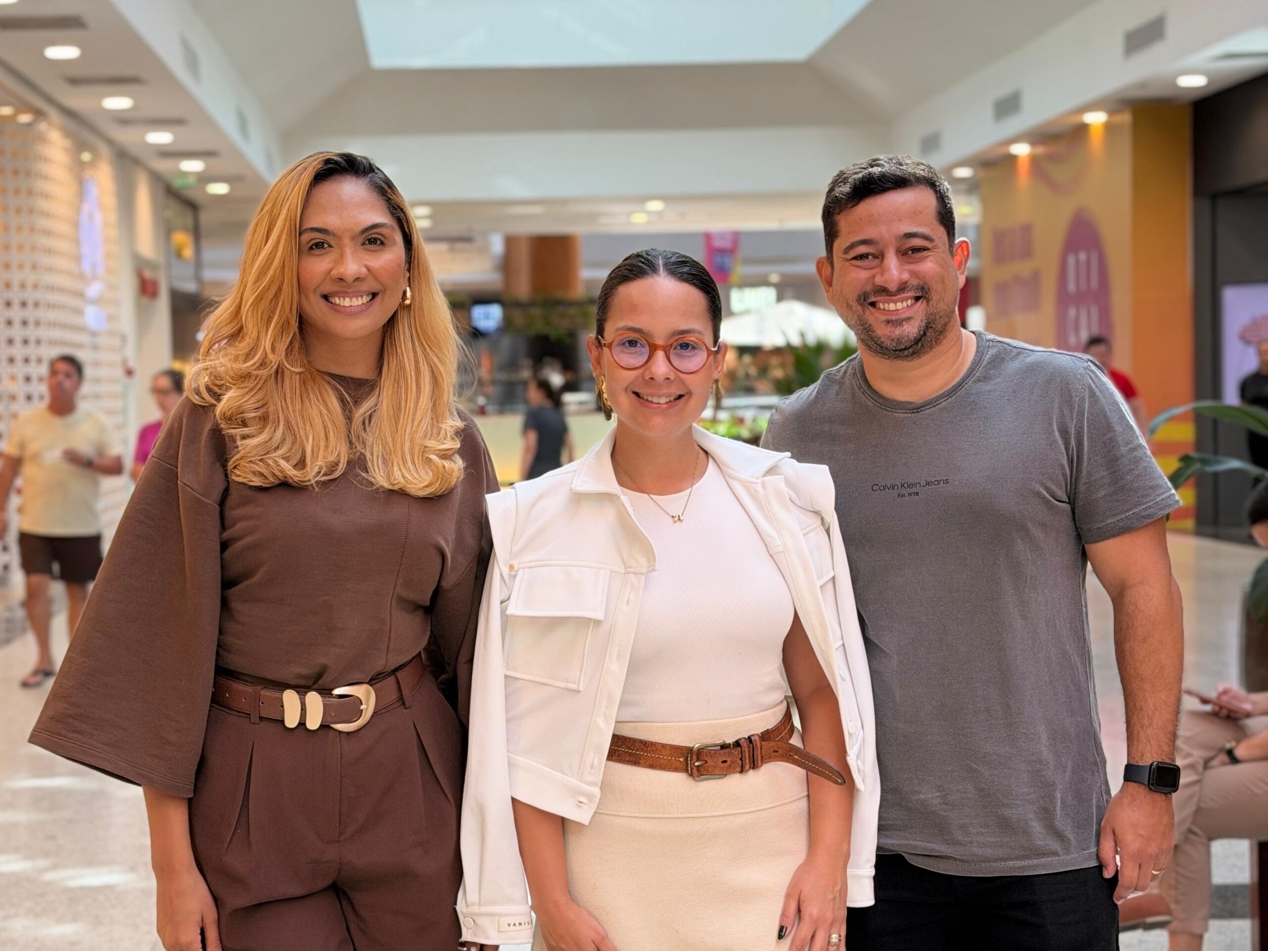 O Natal Shopping anuncia sua nova equipe de gestão. Pela primeira vez, em 35 anos, o empreendimento passa a ser liderado por uma mulher, Lia Carvalho. Ao lado dela está Caio Ferreira, Coordenador de Marketing e Isabel Maia, Gerente de Comercial.