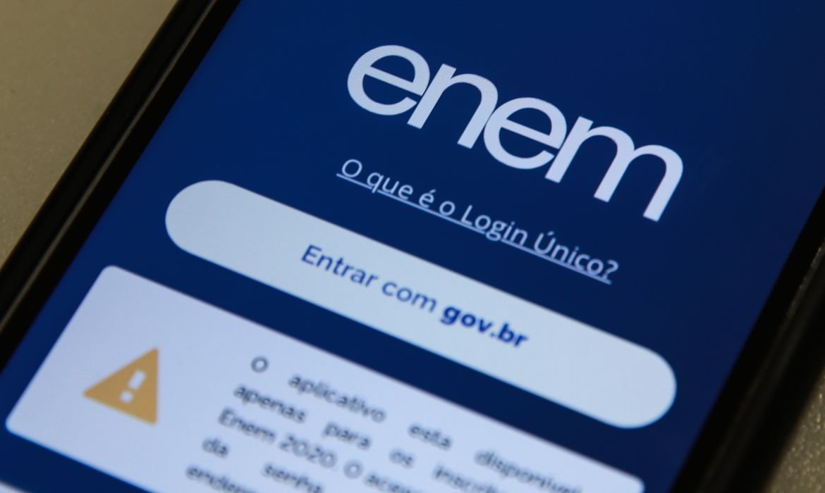 Com a proximidade do Enem, a pressão pela aprovação e as incertezas sobre o futuro podem intensificar a ansiedade entre os adolescentes.